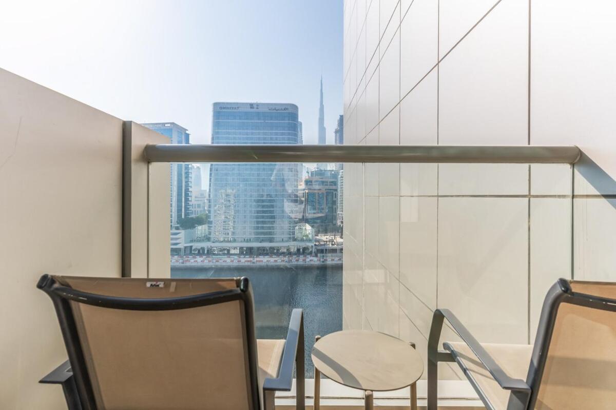 Stunning 2br Canal & Burj View W & Infinity Pool * Dubai