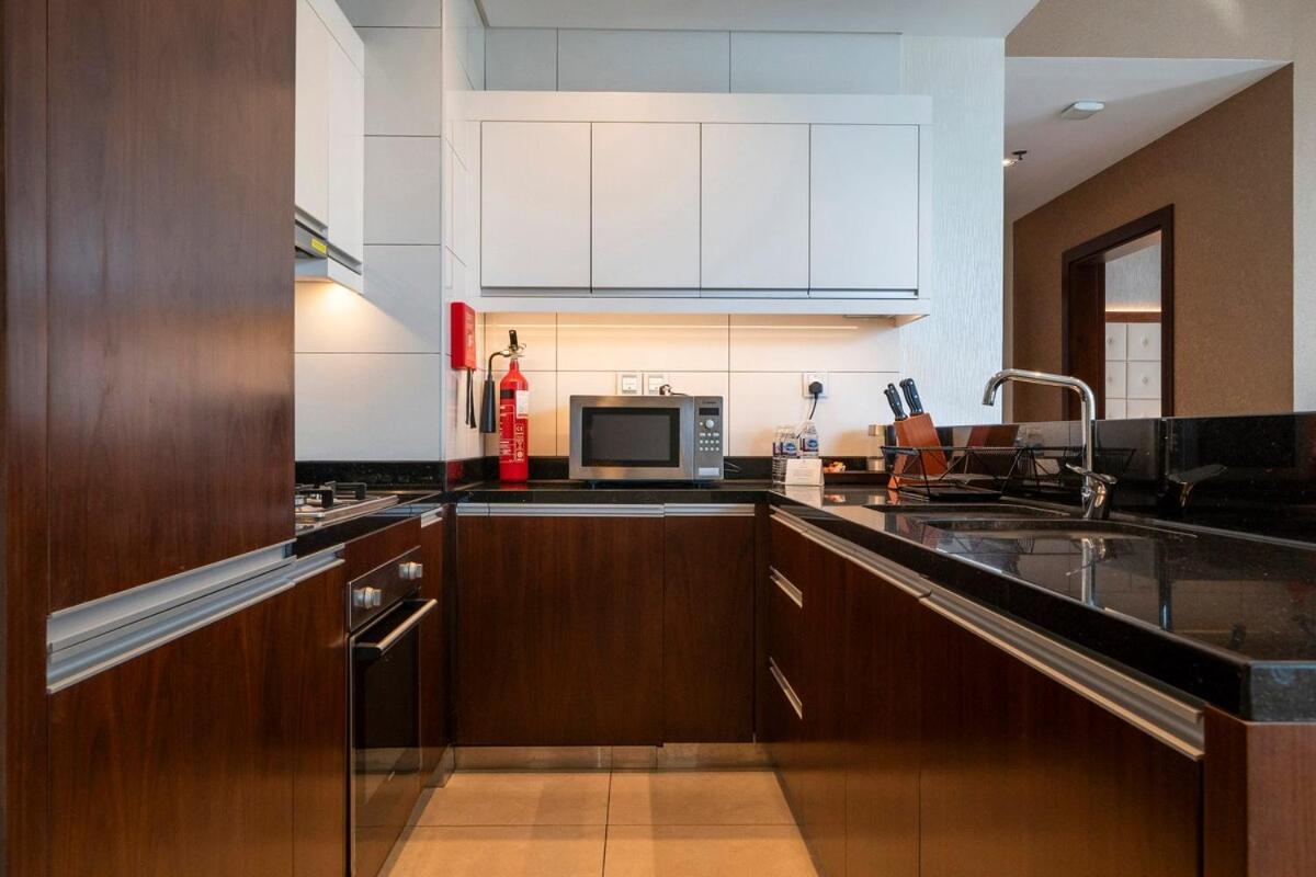 Stunning 2br Canal & Burj View W & Infinity Pool Apartment *