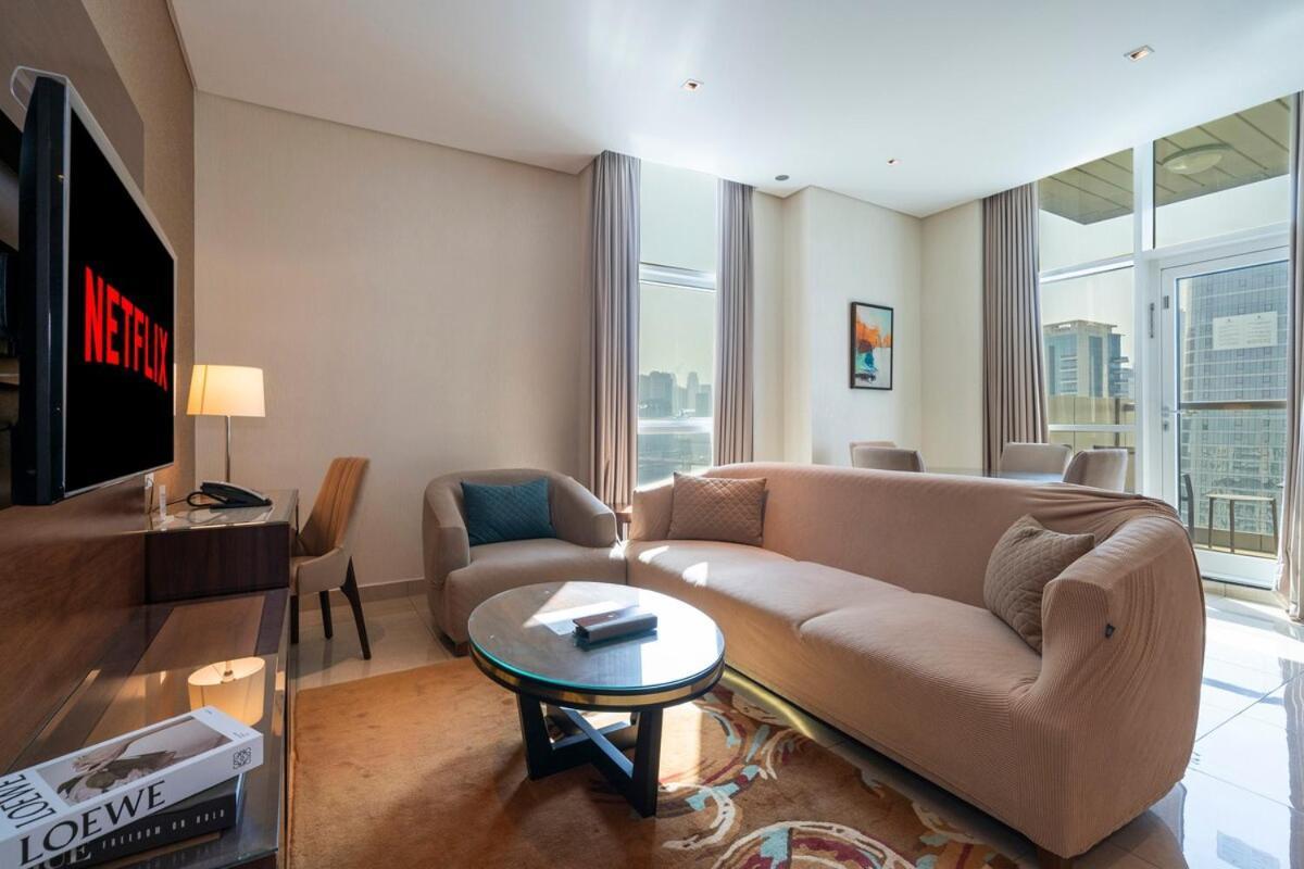 Stunning 2br Canal & Burj View W & Infinity Pool Apartment Dubai