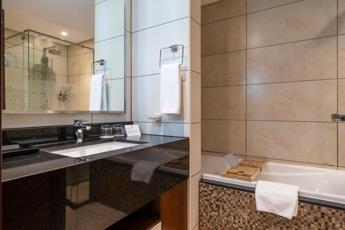 Apartment Stunning 2br Canal & Burj View W & Infinity Pool *
