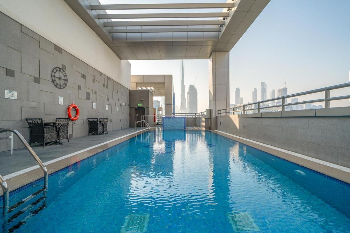 Stunning 2br Canal & Burj View W & Infinity Pool