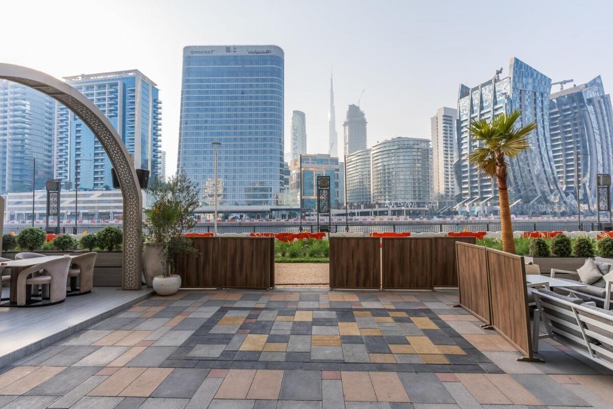 Apartment Stunning 2br Canal & Burj View W & Infinity Pool Dubai